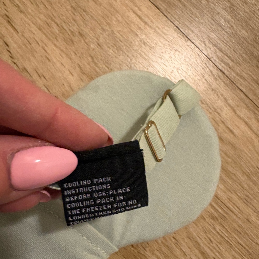 Free People x Understated Leather Starry Eyed Travel Eye Mask - Picture 4 of 7